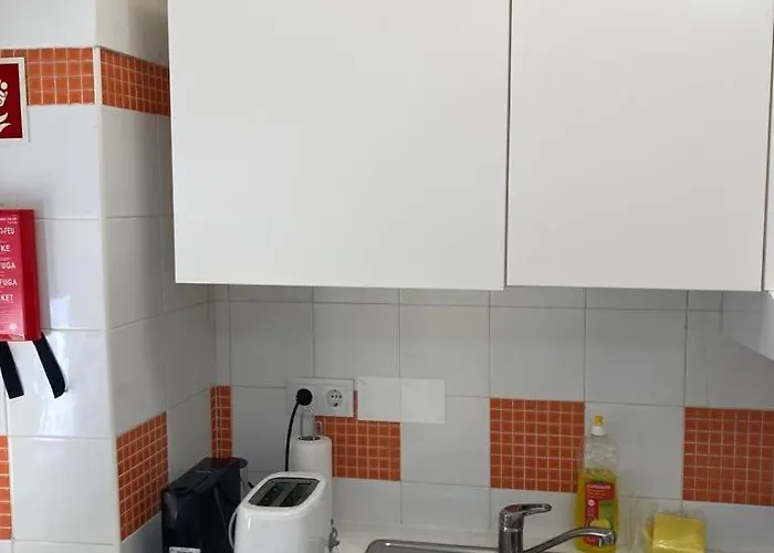 Lisbon's Cozy House דירה ליסבון