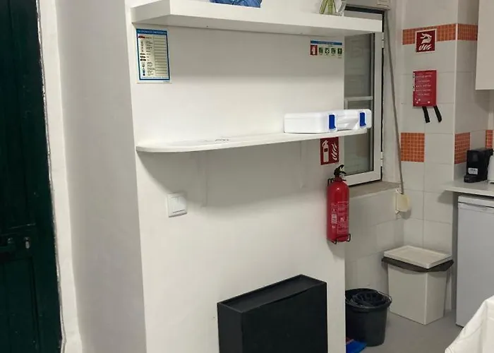 Lisbon's Cozy House דירה ליסבון